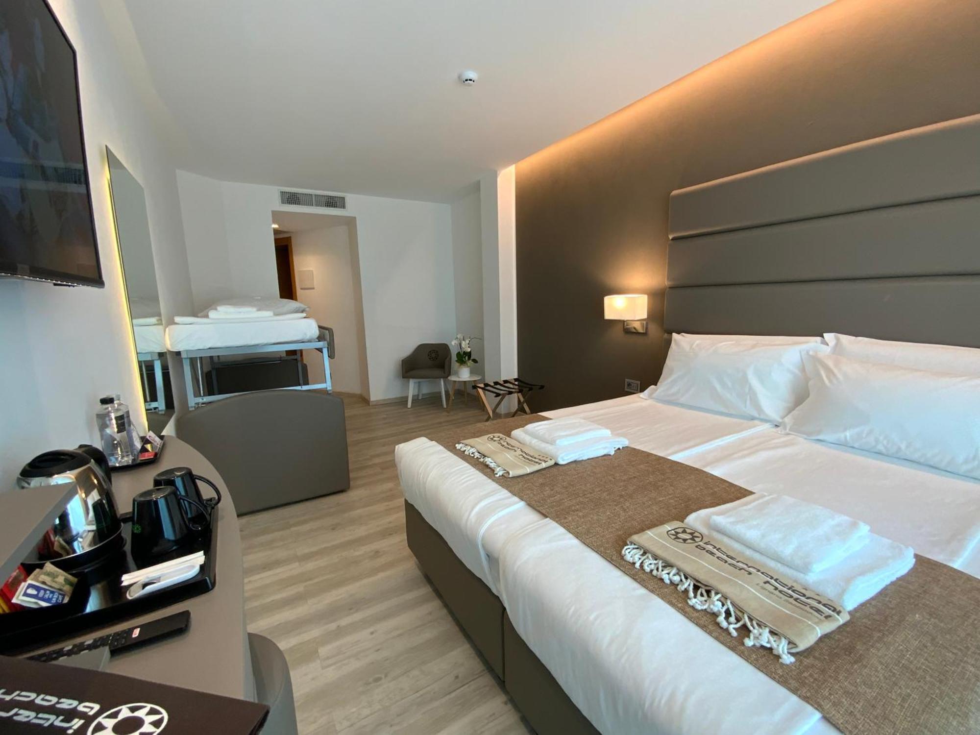 International Beach Hotel Ліньяно-Сабб'ядоро Екстер'єр фото