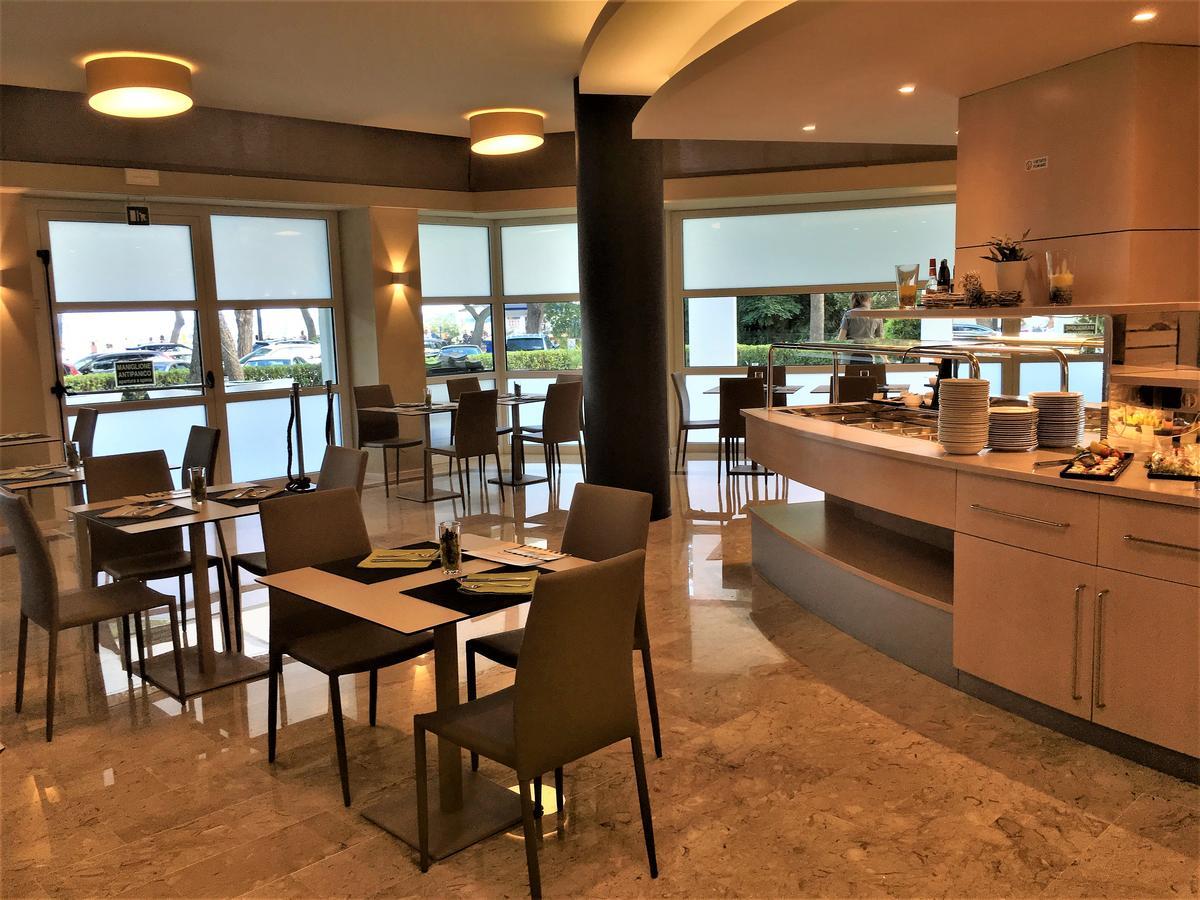 International Beach Hotel Ліньяно-Сабб'ядоро Екстер'єр фото